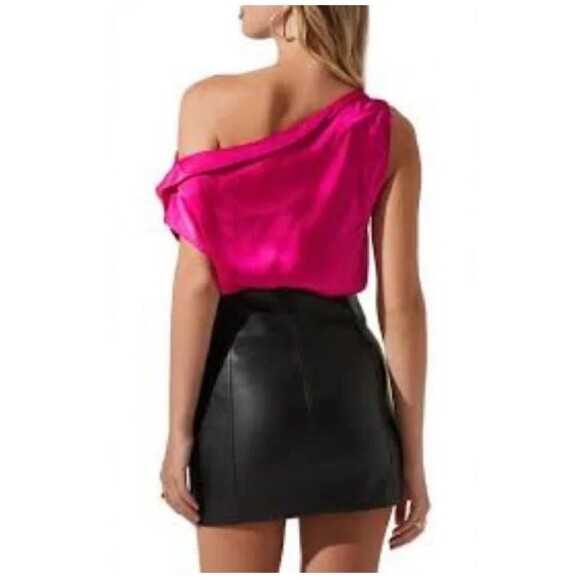 ASTR The Label Ceres Satin Fuchsia Off the Shoulder Sleeveless Top Size S Barbie - Picture 2 of 7